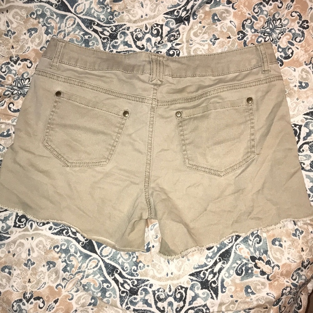 Shorts - Picture 2 of 4